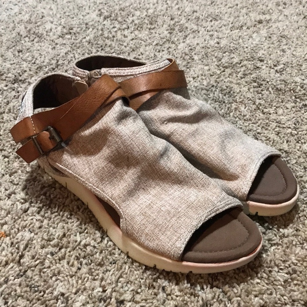 Blowfish dangles sz 9